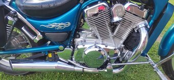 Suzuki VS 600 Intruder - 3