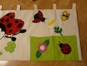 Dětský kapsář na zeď za postel - 3