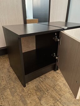 Šatní skříň s nočními stolky - 3