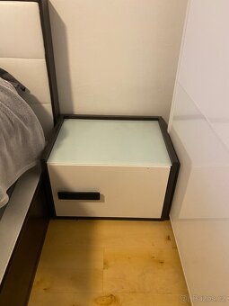 Nábytek do ložnice: postel, noční stolek, komoda - 3