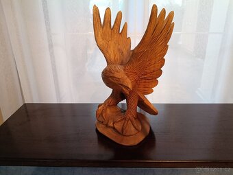 Dřevěný vyřezávaný orel - 3