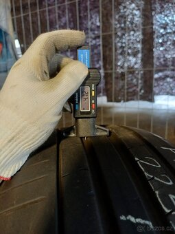 2 letní pneu 225/40R19 - 3