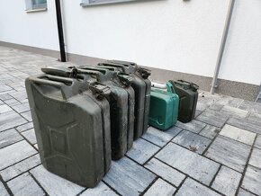 Kanystry na benzin 5ks, 3x 20L a 2x 10L - 3