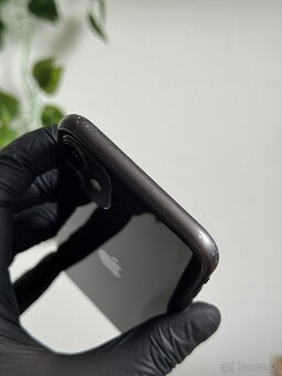 iPhone 11 64GB - záruka, DPH - 3