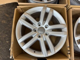 ORIGINÁLNÍ ALU KOLA AUDI Q7 4L 4L0601025B 8.5JX18H2 ET58 - 3