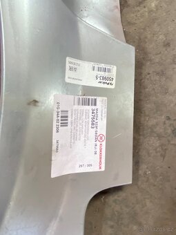 Prodám blatniky a lemy , mazda 323 BJ - 3