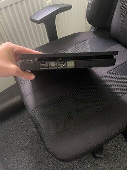 Playstation 4 Slim - 3