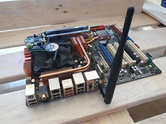 ASUS P5K Premium + E8400 s funkční wifi a 4gb ddr2 - 3