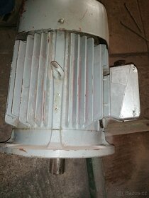 predám motor  3 -otáčkový - 3