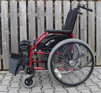 037-Mechanický invalidní vozík Meyra. - 3