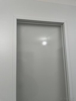 Sapeli CPL bilá perla včetně zárubně a kování (800 x 2100) - 3