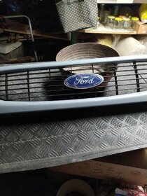 Prodám přední masku na Ford 100. - 3