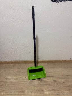 Smeták s prodlouženou rukojetí a lopatkou - 3