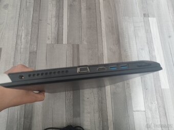 Notebook značky Toshiba - 3