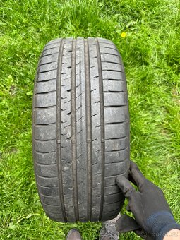 Goodyear Eagle F1 225/40 R19 - 3