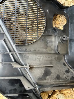 e36 sedan operka nohy, footrest s reproduktorem - 3