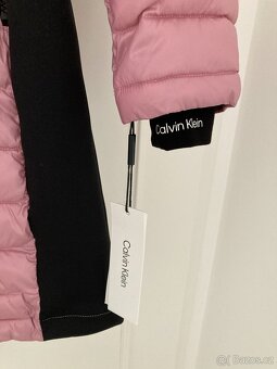 Nová zimní dámská bunda Calvin Klein, velikost M - 3