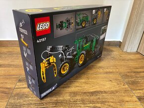 LEGO® Technic 42157 Lesní traktor John Deere 948L-II - 3