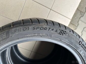 Michelin Pilot Sport 4S - 275/35/19 - 3