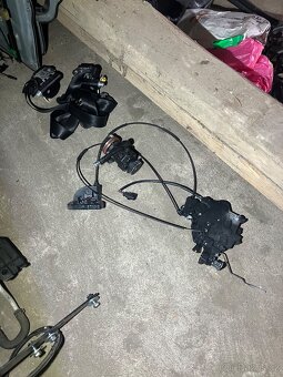 Stahovačky předních oken+repro+elektrika dveří VW T5 - 3