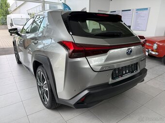 Lexus UX 250h, 2.0 112 kW LUXURY LINE 1.majitel - 3