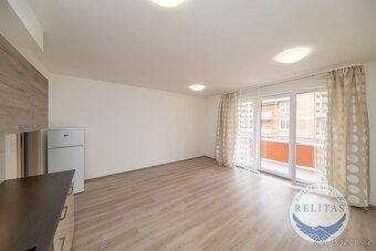 Pronájem nezařízeného bytu 1+kk 34 m² + 6 m² + balkon, Praha - 3