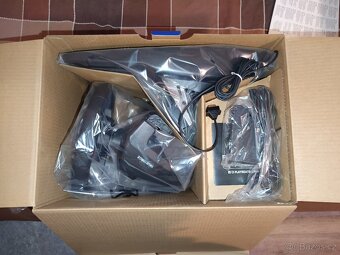 Logitech G923 Racing Wheel and Pedals (PS5/PS4/PC) - 3