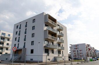 Garážové parkovací stání - 3