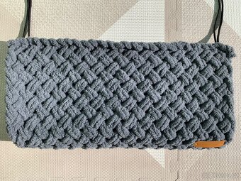 Dětská nepadací puffy deka na sportovní kočárek tmavě šedá - 3