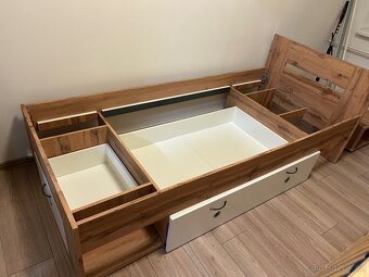 Polohovatelná postel - 3