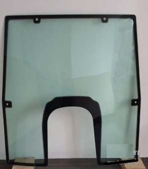 okno okná do kabín na stavebné stroje traktorbagre rýpadlá.. - 3