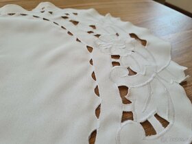 Vyšívané ubrusy, prostírání - 3