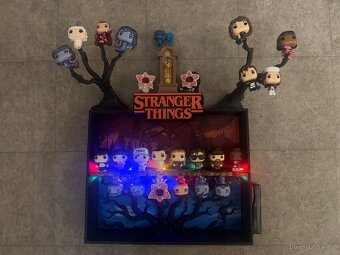 Sada figurek Stranger things + domecek - 3