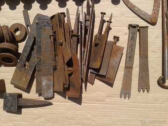 staré nářadí závaží - 3