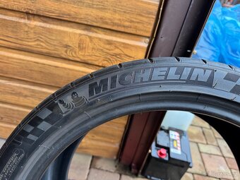 Michelin Pilot Super Sport  265/35 ZR19 - 3