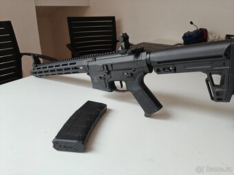 Téměř nová M4 - 3