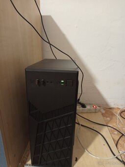 Herní PC, s monitorem a příslušenstvím. - 3