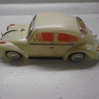 RETRO HRAČKA AUTO - 3