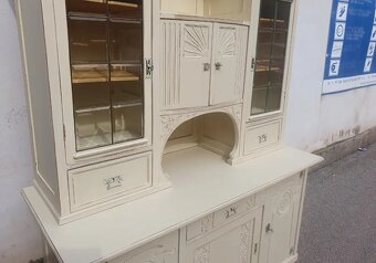 LUXUSNÍ STAROŽITNÁ KREDENC PO CELKOVÉ RENOVACI - 3