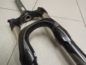 odpružená vidlice RockShox - 3