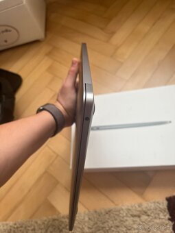 Apple Macbook Air 2019 Intel i5 256 GB SSD - hezký - 3