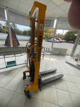 Vysokozdvižný vozík 2000kg 1600mm s posuvnými vidlemi SYC201 - 3