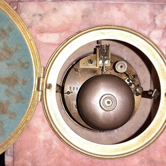 STAROŽITNÉ KRBOVÉ HODINY + SVÍCNY--FRANCIE 1920 - 3