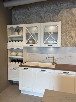 Masivní kuchyňská linka z výprodeje - 3