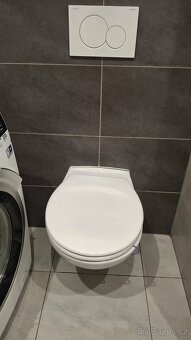 Keramické umyvadlo a skříňka, vana a WC - 3