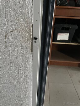 Prosklené posuvné dveře na fotobuňku - 3