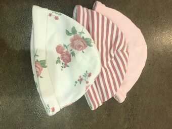 Prodám 3 dívčí čepičky zn. FF, vel. 3-6 m - 3
