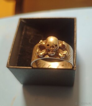 Prsten lebka a skřížené kosti - 3