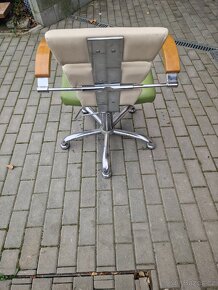 Kadeřnická židle - 3