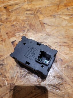 Spínač výhřevu sedadel Ford Mondeo MK4 - 3